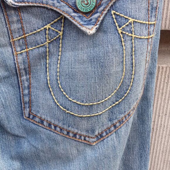 True Religion Jeans Mens 34" x 30" Destroyed Rt. Knee - Picture 10 of 13